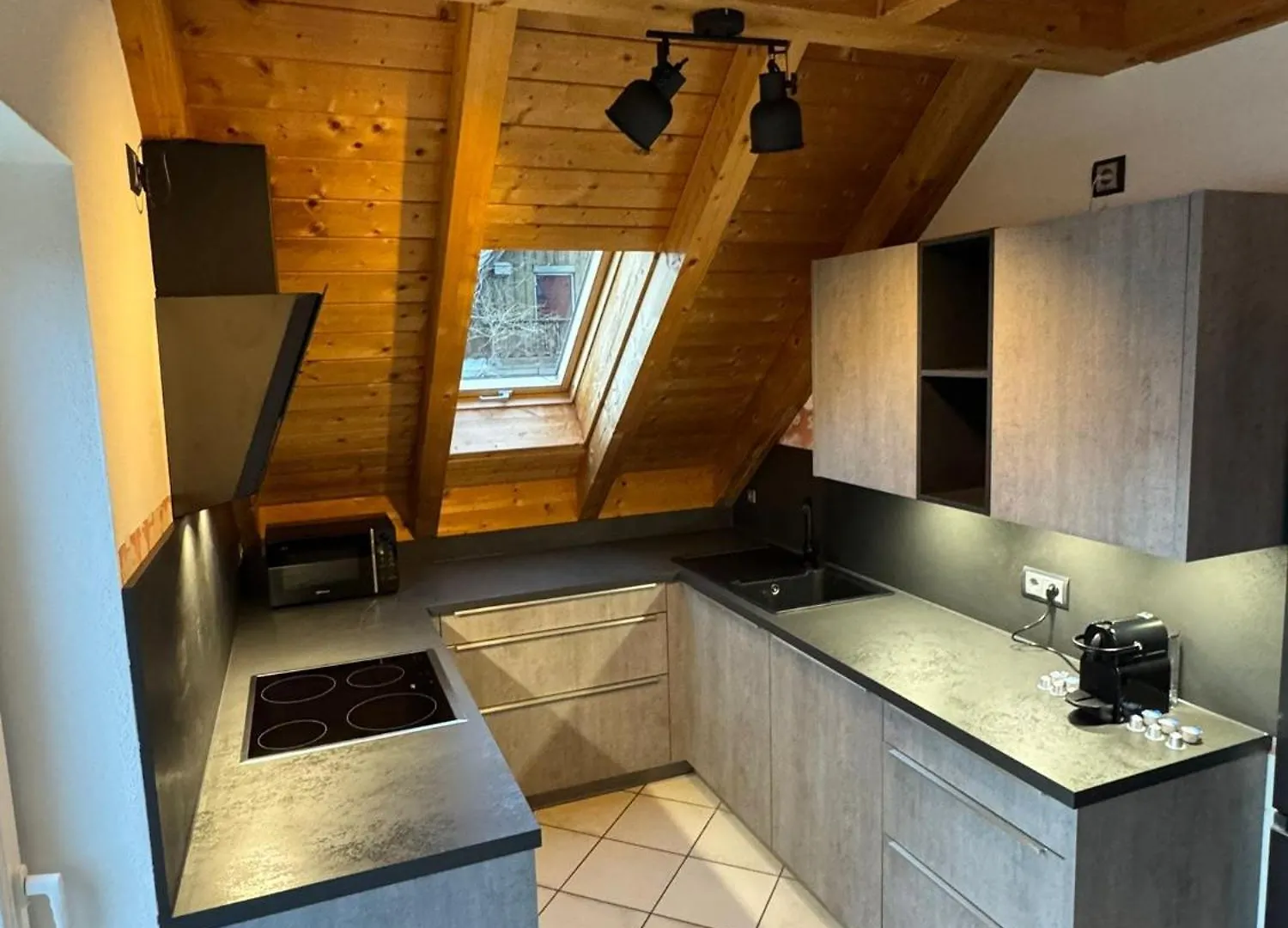 5-Seen-Loft Mit 6-8 Schlafplaetzen, Ferienwohnung Naehe Ammersee, Neu Eingerichtet Kottgeisering