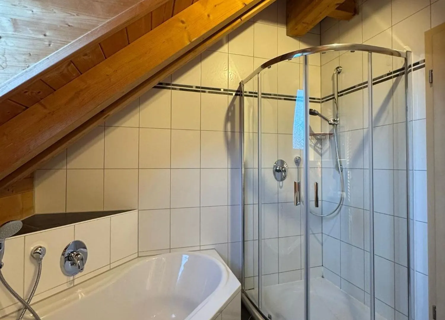 5-Seen-Loft Mit 6-8 Schlafplaetzen, Ferienwohnung Naehe Ammersee, Neu Eingerichtet Kottgeisering Apartment