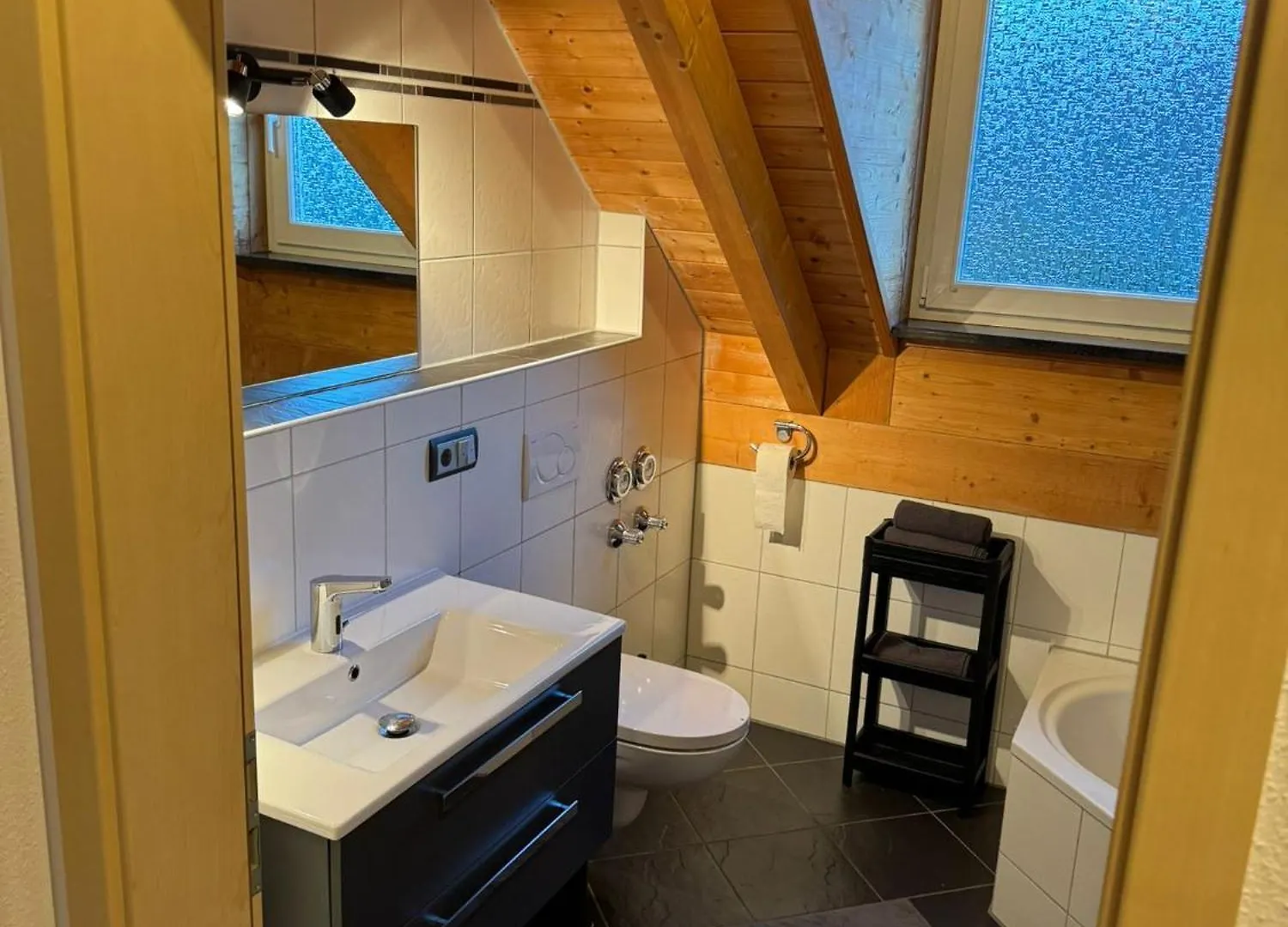 5-Seen-Loft Mit 4-6 Schlafplaetzen, Ferienwohnung Naehe Ammersee, Neu Eingerichtet Kottgeisering Germany