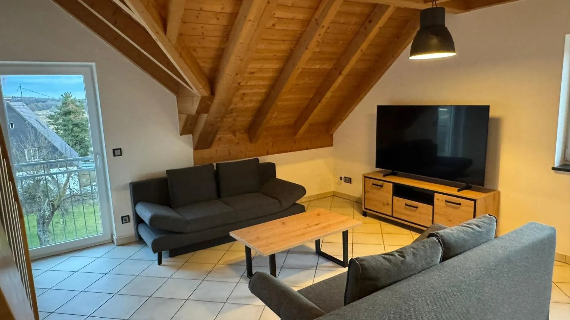 5-Seen-Loft Mit 6-8 Schlafplaetzen, Ferienwohnung Naehe Ammersee, Neu Eingerichtet Kottgeisering Apartment